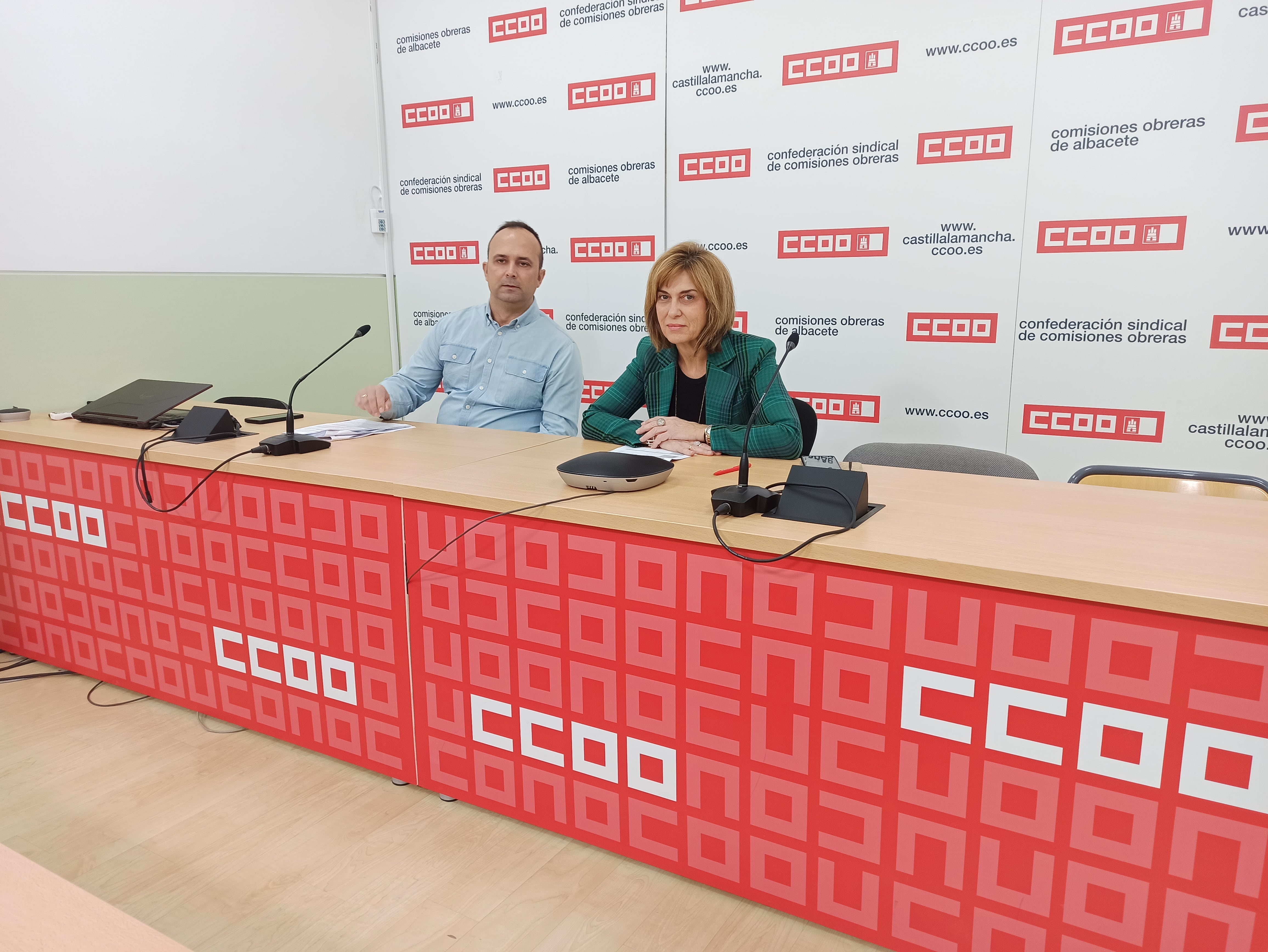 Francisco Honrubia, secretario provincial de Seguridad y Salud Laboral, y Carmen Juste, secretaria general de CCOO en Albacete, en la presentación de los datos de siniestralidad laboral