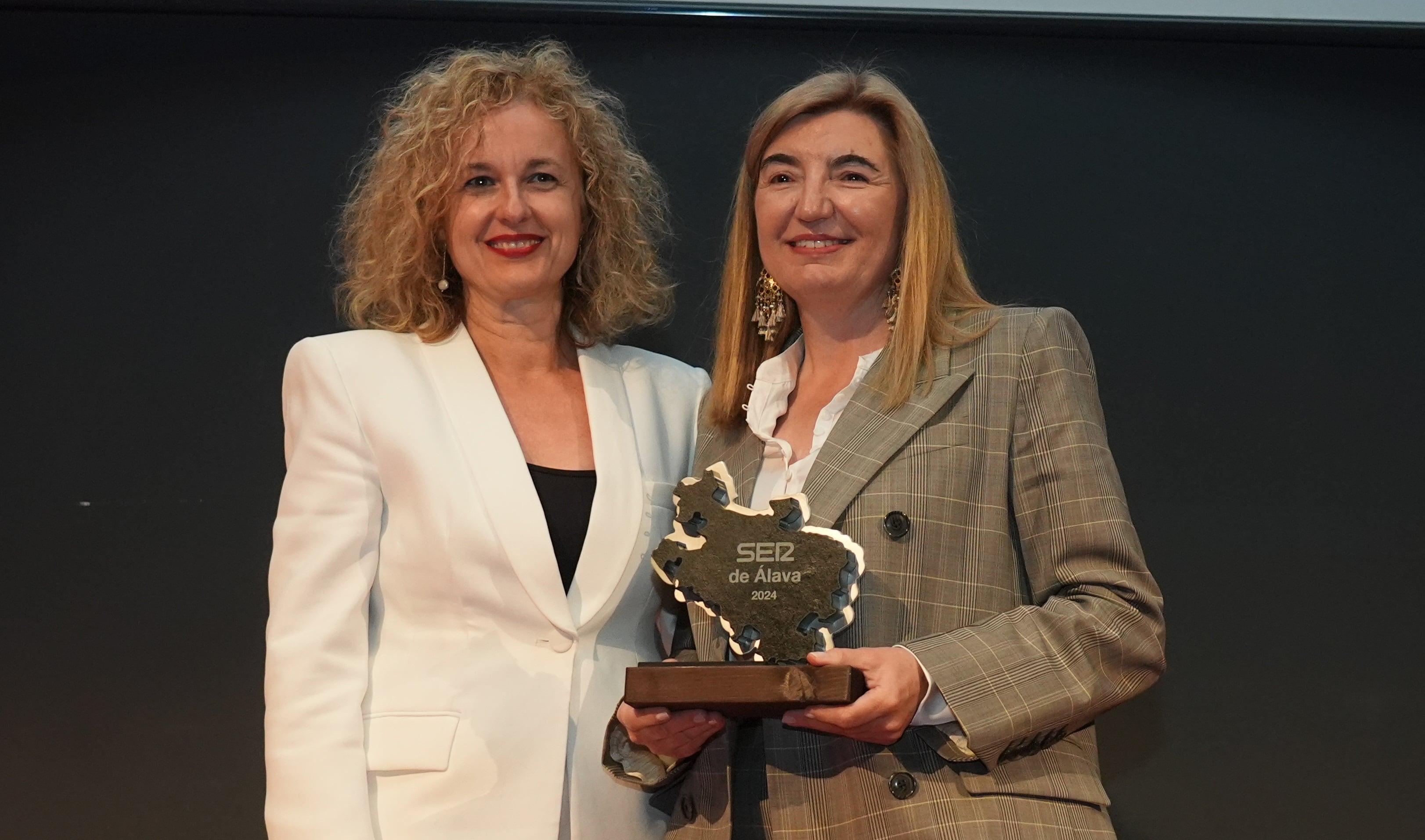 Cristina González, teniente de diputada general de Álava y Lourdes Martínez Zabala