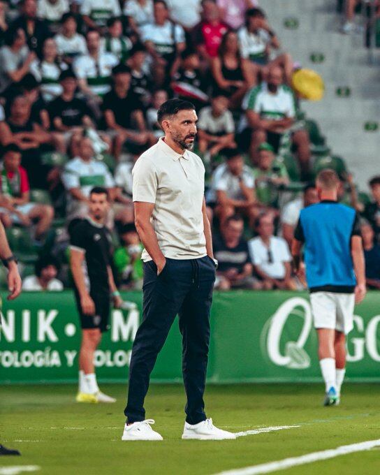 Eder Sarabia durante un partido del Elche CF en el Martínez Valero