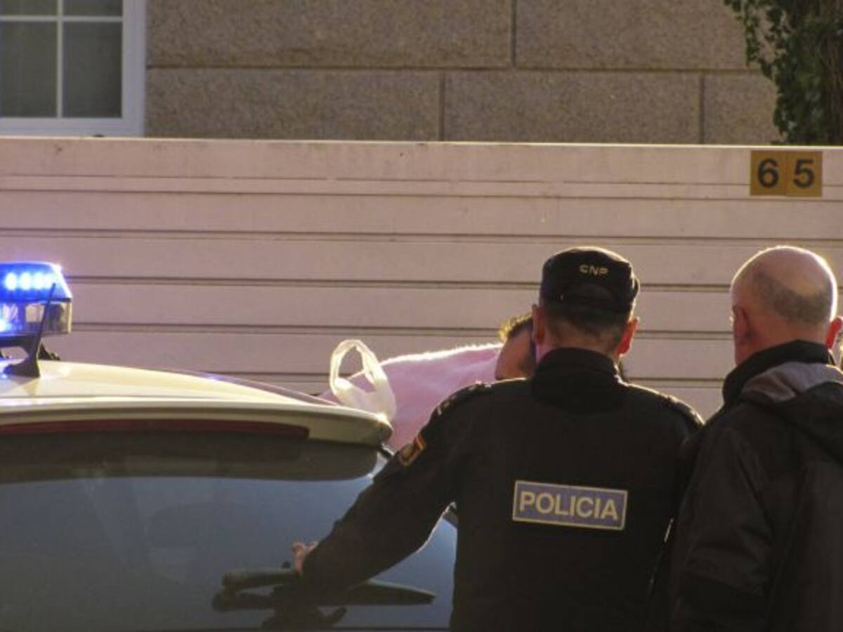 Registran la casa de los padres del detenido por el crimen de Ana Enjamio