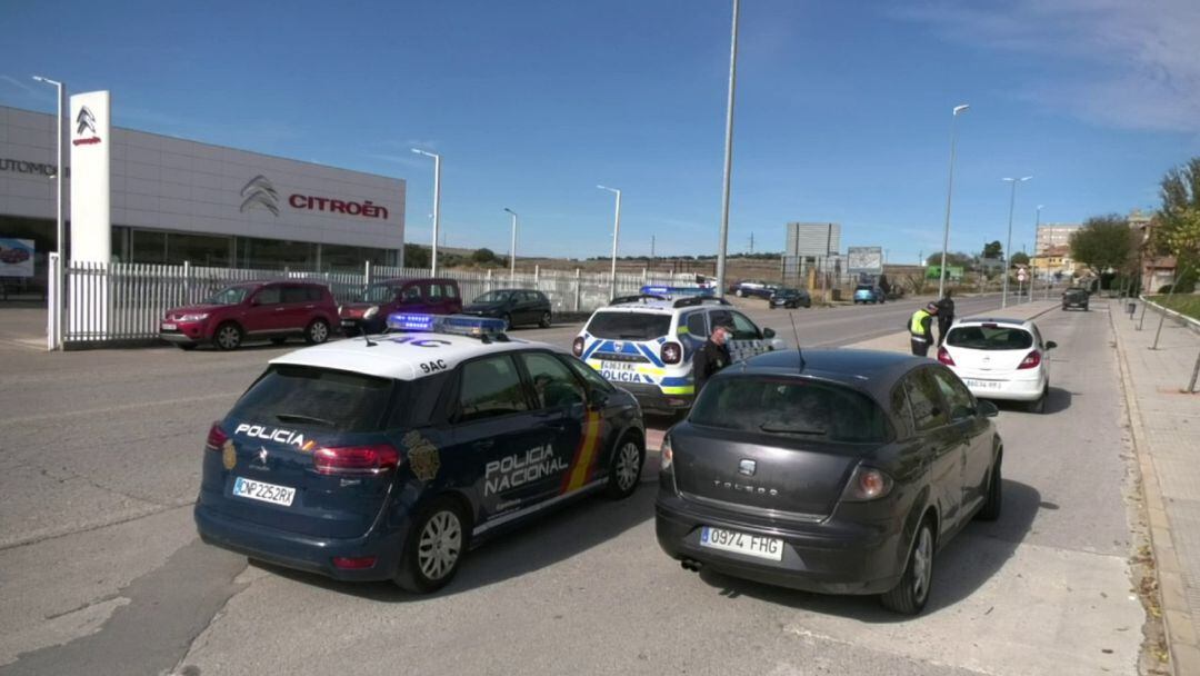 Control policial en uno de los accesos a Úbeda