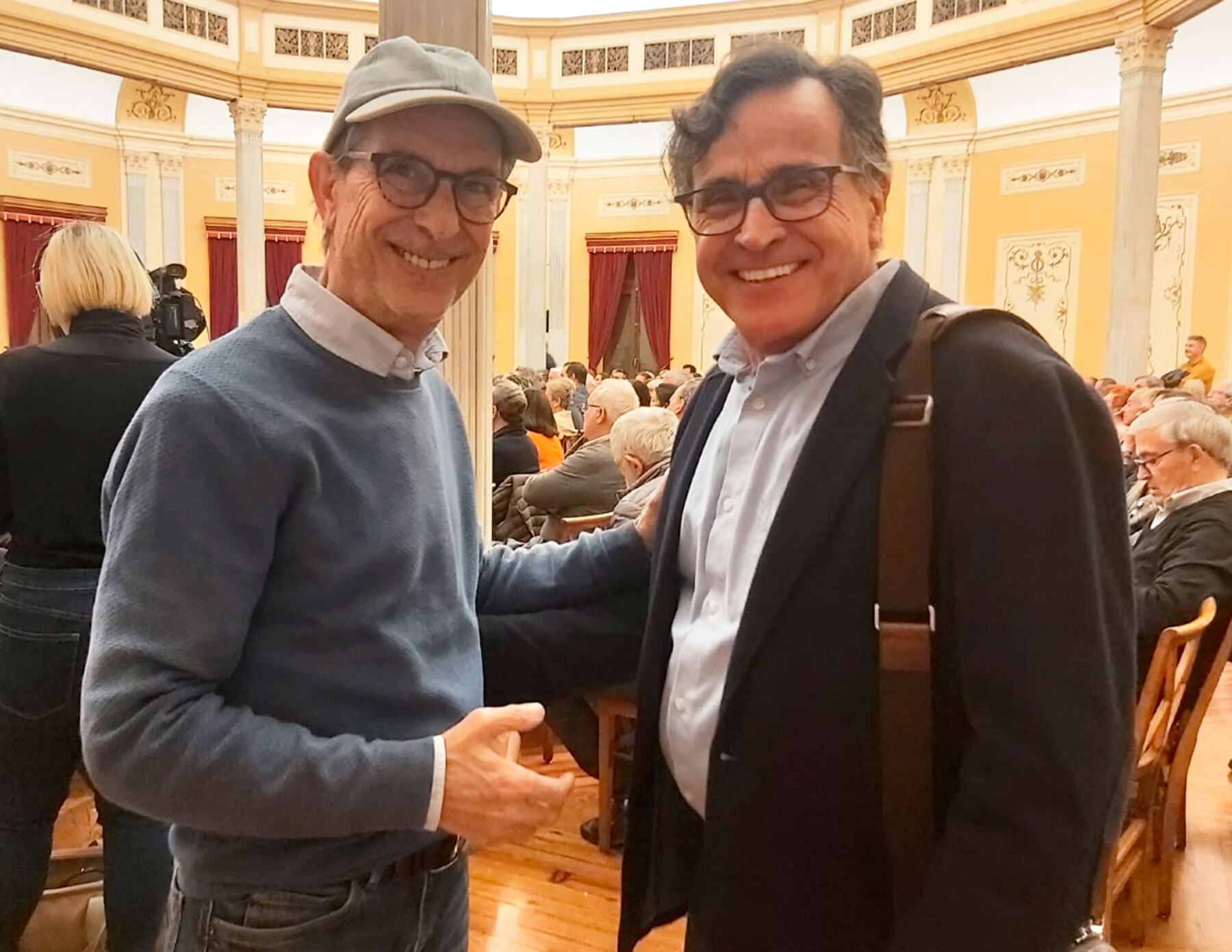 Xavi Terol, a la dreta de la imatge, junt a altre fotògraf emblemàtic, Lucio Abad, en un acte recent