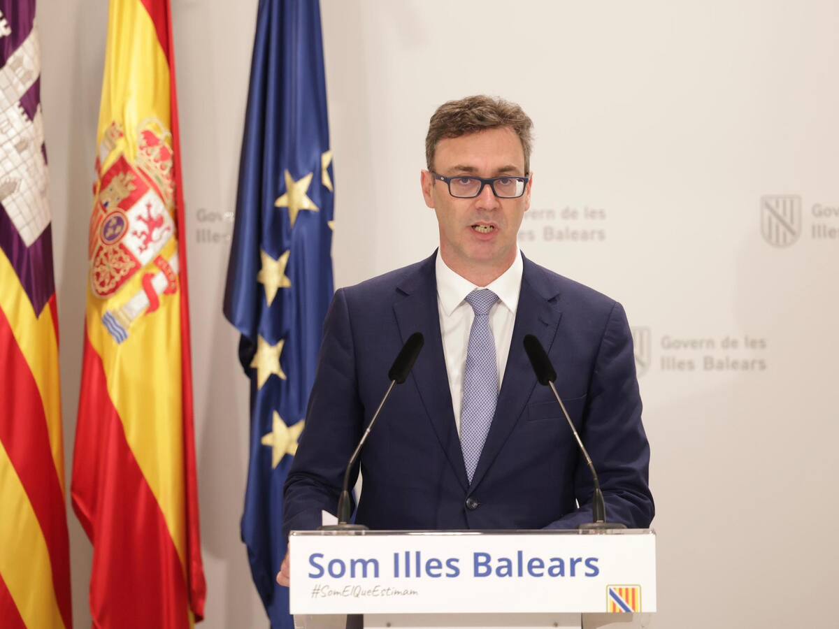 Beber en la calle en Sant Antoni comportará multas de 1.500 euros