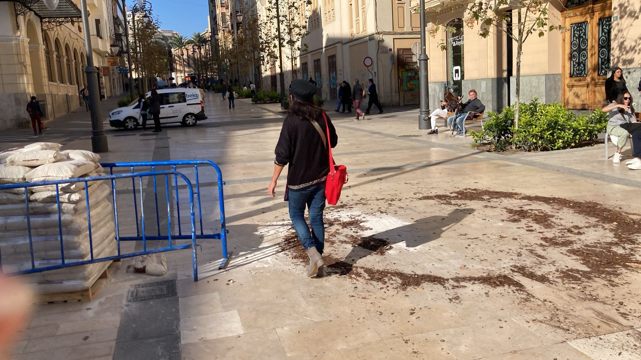 Comienza la retirada de los &quot;Angelotes&quot; de la Navidad instalados a finales de diciembre en Alicante