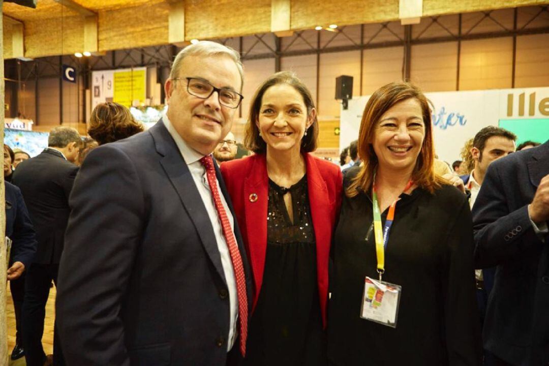 Vicent Torres y Francina Armengol, con la Ministra de Turismo