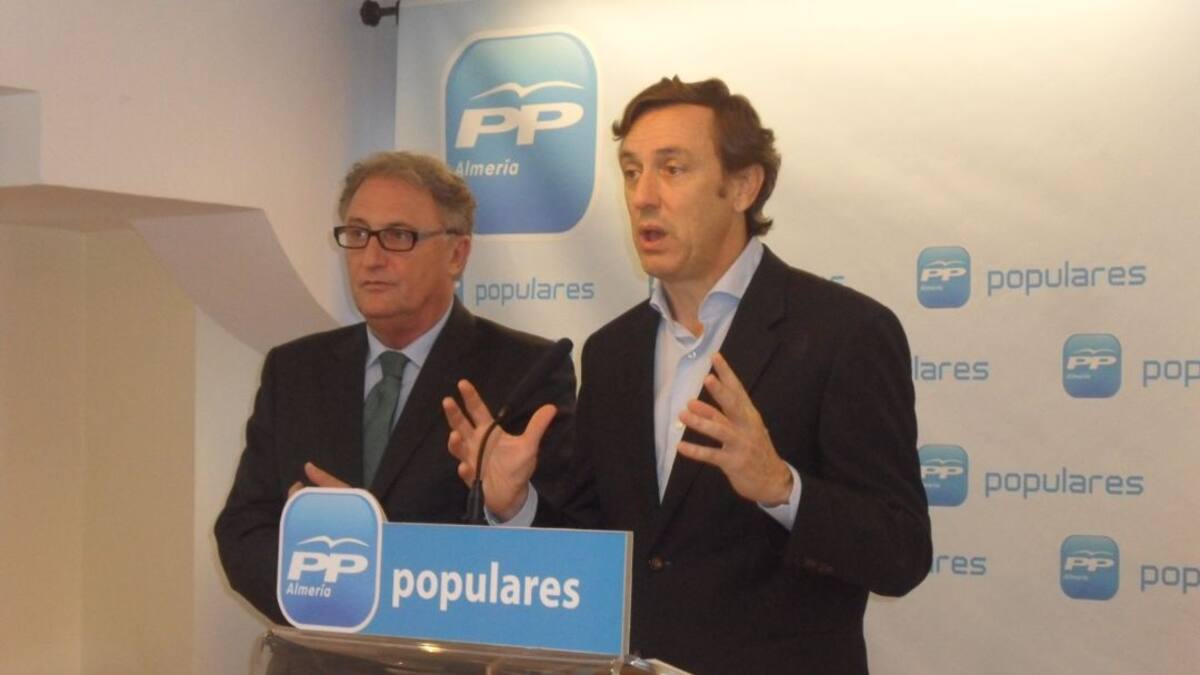 Jesús Caicedo presidente del Puerto y Amós García en relaciones con los andaluces en el exterior