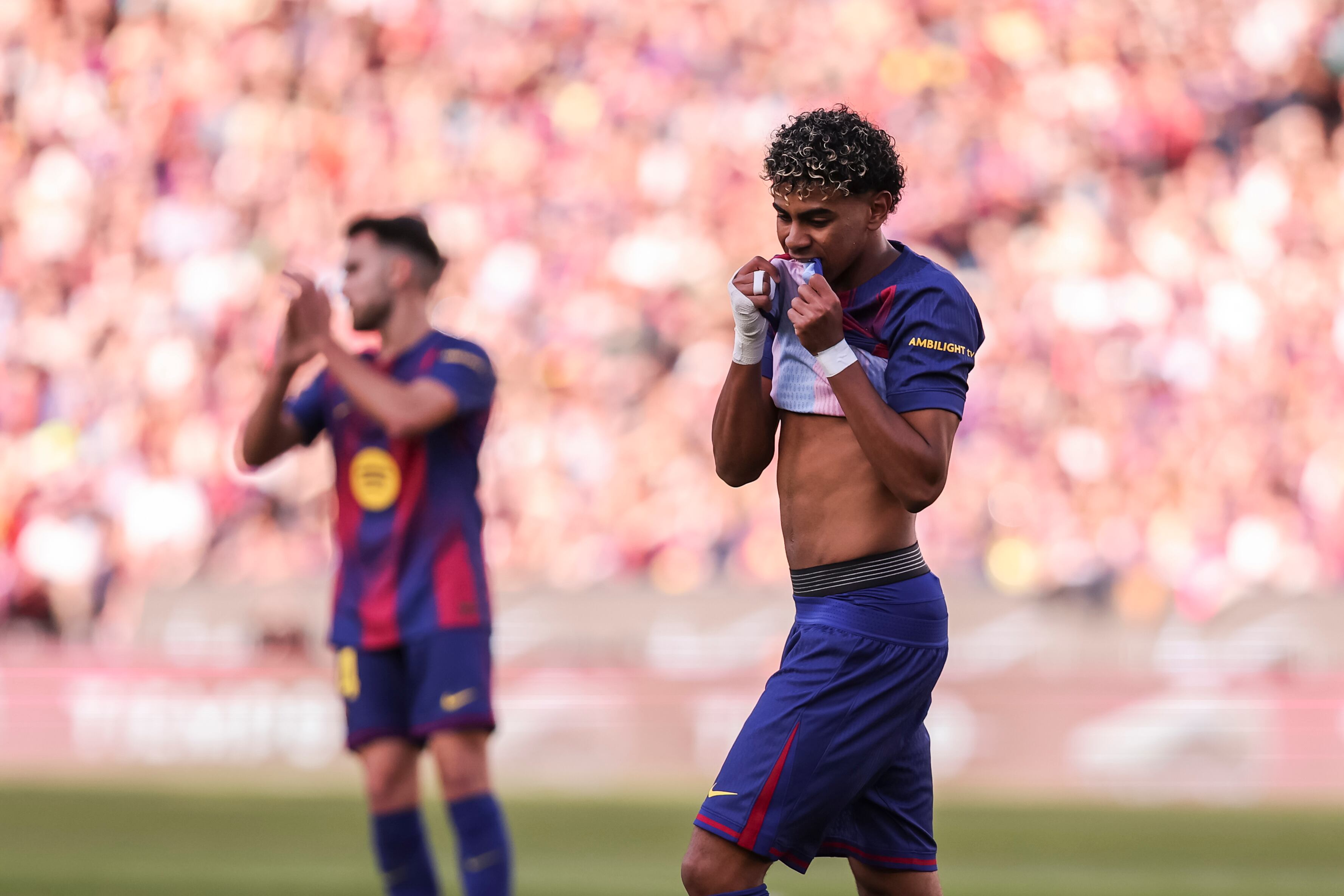 Lamine Yamal durante el encuntro contra el Levante