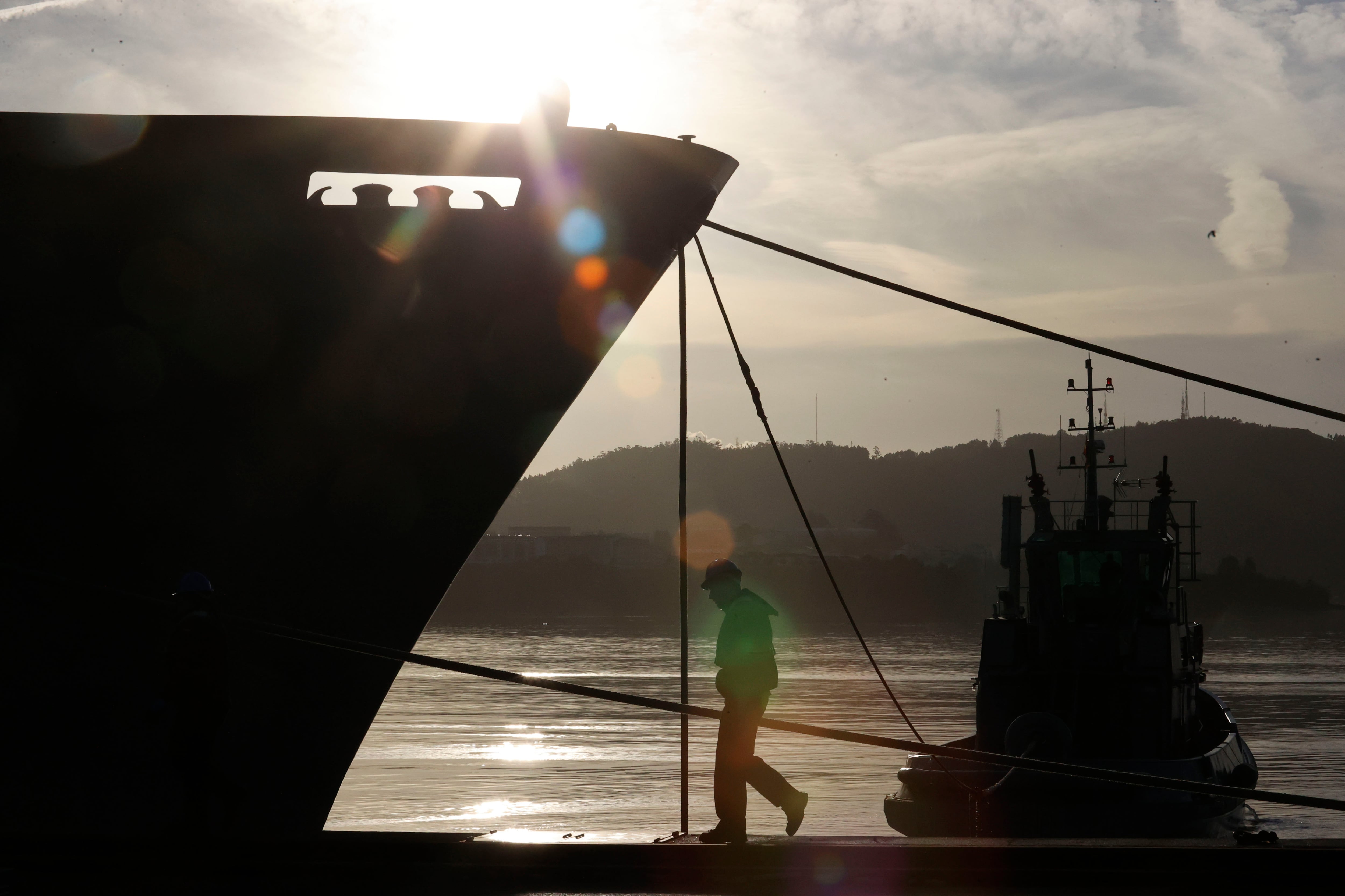 El buque Cantabria parte de su base para integrarse en el agrupación permanente de la OTAN SNMG-1 en el mediterráneo protagonizando las primeras salidas de los buques de la armada en 2024, este sábado en Ferrol