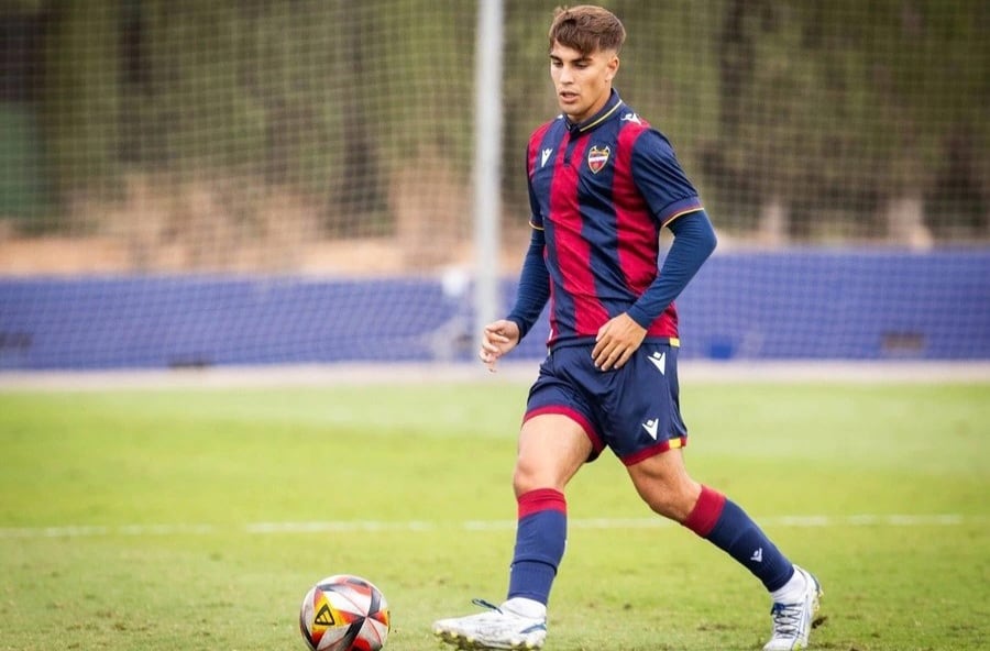 Álex Alonso, en su etapa en el Levante.