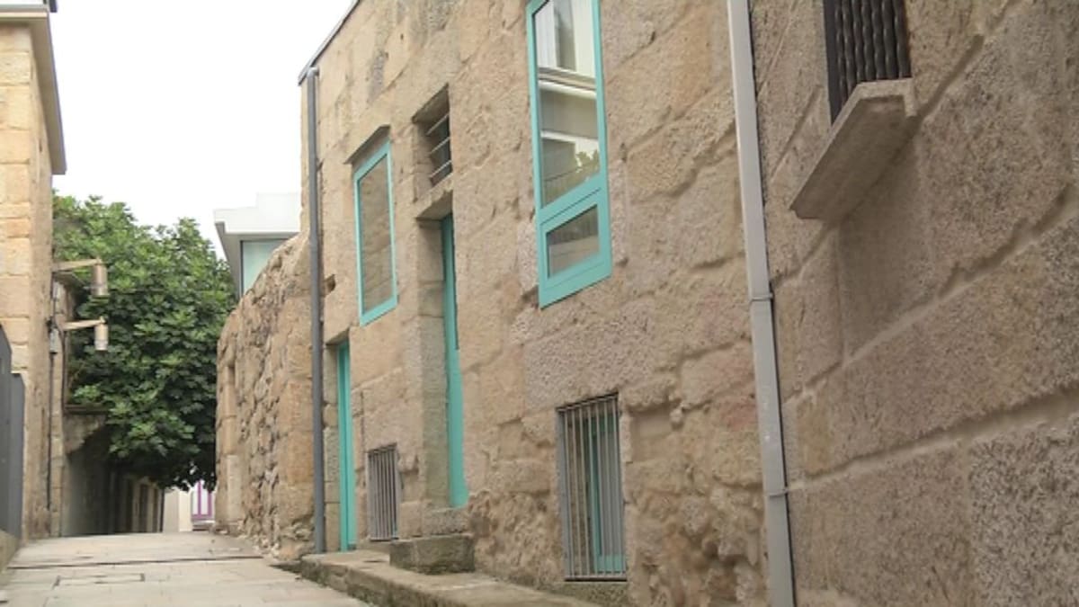 Caballero propone alquilar 15 bajos en el Casco Vello