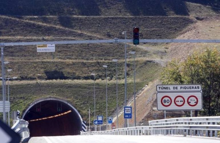 El túnel de Piqueras permanecerá cerrado este martes de 9 a 14 horas.