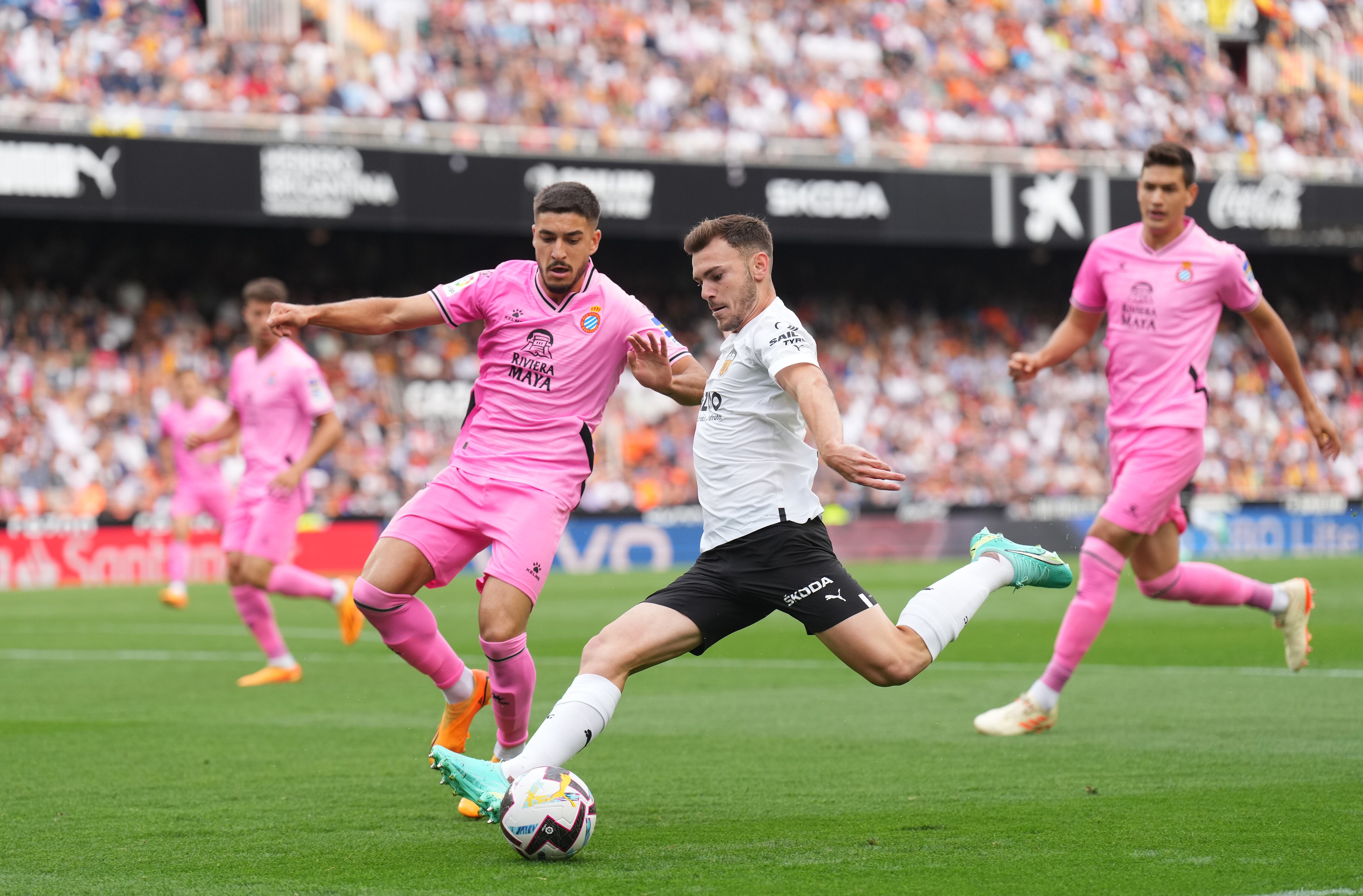 VALENCIA, SPAIN - MAY 28: Oscar Gil of RCD Espanyol challenges Toni Lato of Valencia CF during the LaLiga Santander match between Valencia CF and RCD Espanyol at Estadio Mestalla on May 28, 2023 in Valencia, Spain. (Photo by Aitor Alcalde/Getty Images)