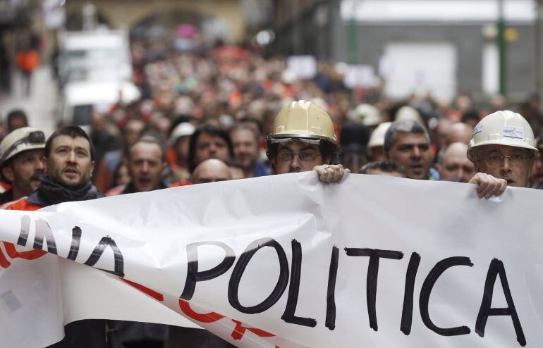 Los trabajadores de la planta de ArcelorMittal de Zumarraga, durante la manifestación que celebraron este pasado sábado.