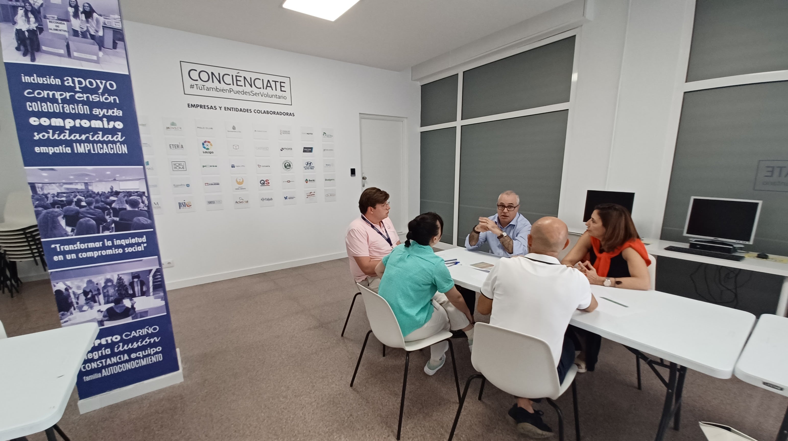 Reunión entre integrantes de la Fundación Conciénciate y Aigúes d&#039;Elx