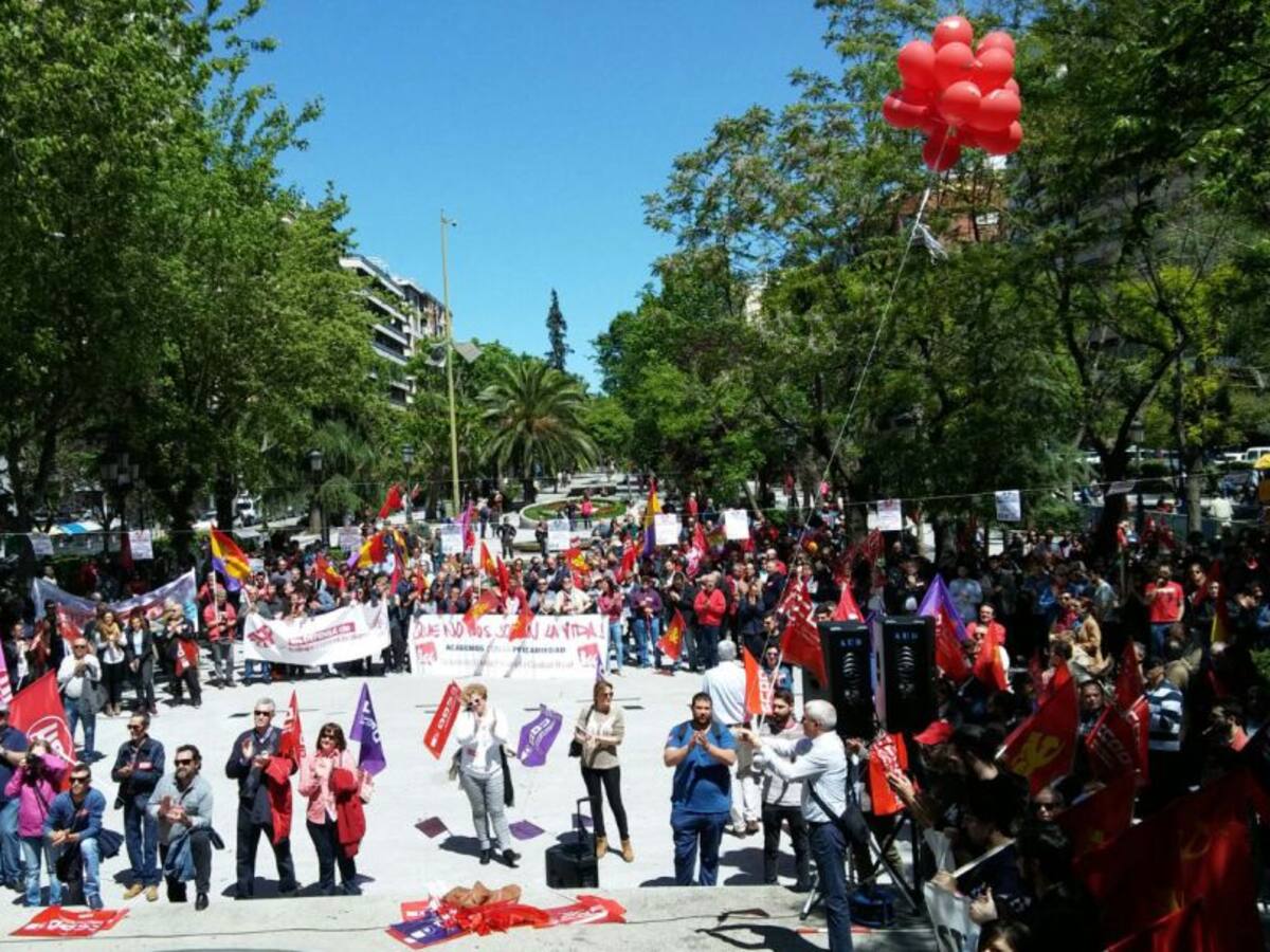 ¿Celebrar o no el 1º de mayo? Varios trabajadores nos cuentan su 'realidad laboral'
