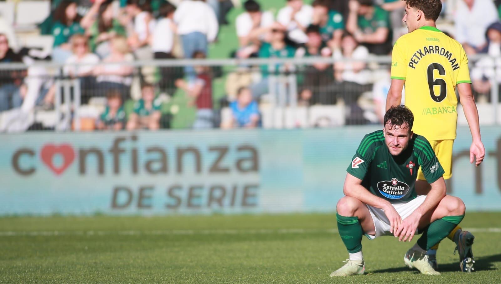 Álvaro Giménez, tras una jugada del Racing-Deportivo en A Malata (foto: Mariño / Cadena SER)