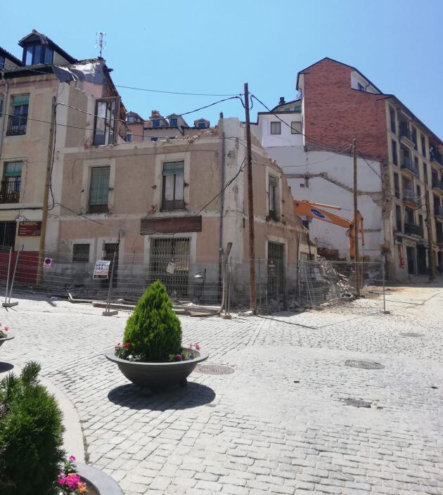 Vista desde la Plaza de los Dolores de los trabajo de derribo del edificio