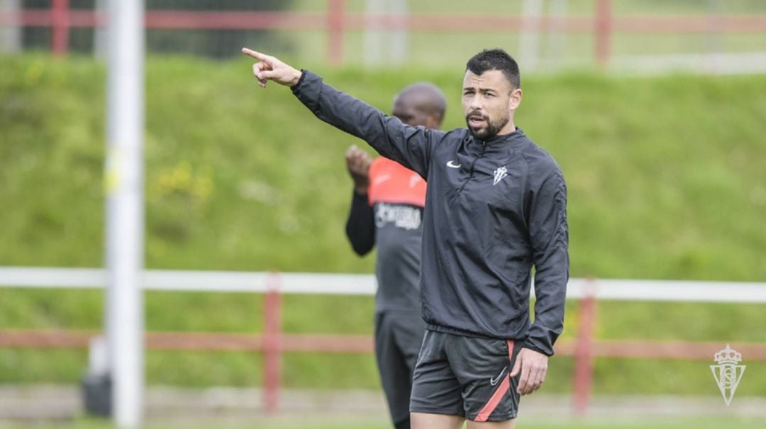 Javi Fuego durante el entrenamiento de este lunes.