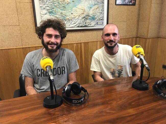 Eduardo Bollo y Tirso Moreno, coordinadores de 'La Memoria de la Tierra' en los estudios de SER Cuenca.