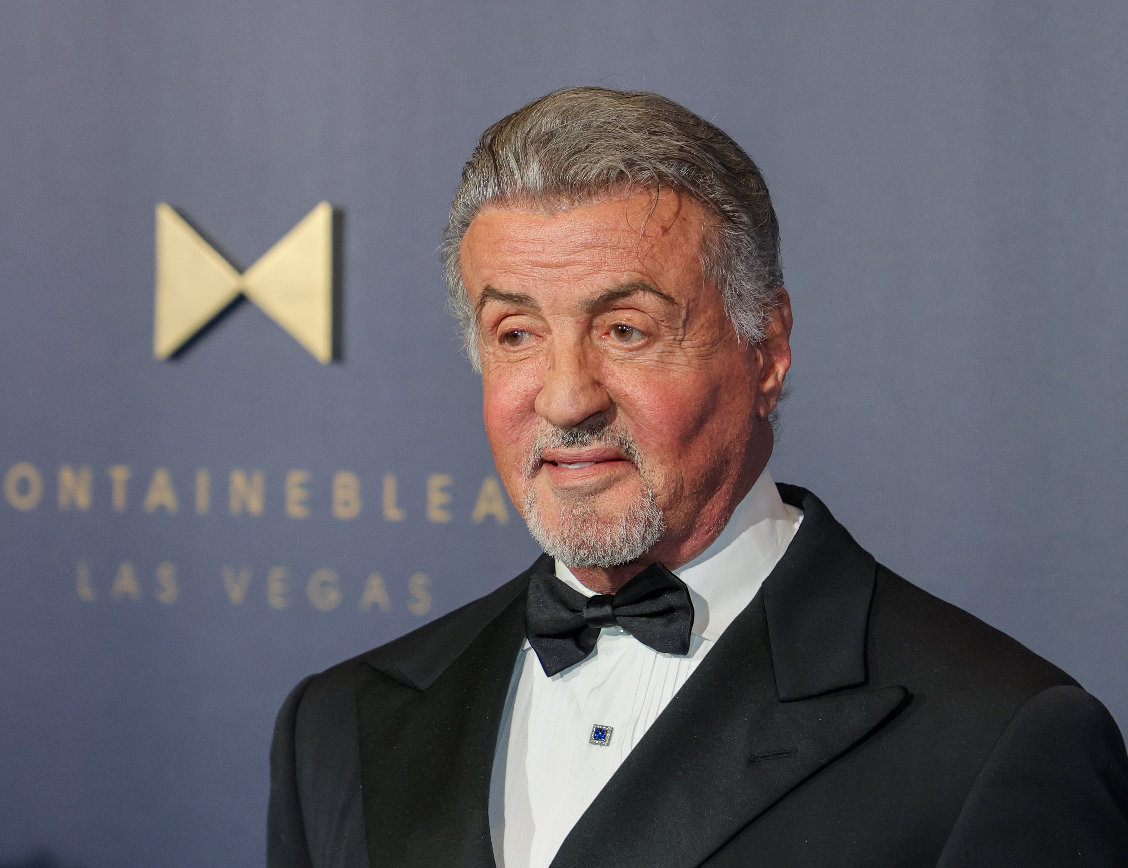 Sylvester Stallone se despide de Carls Weather.(Photo by Ethan Miller/Getty Images)