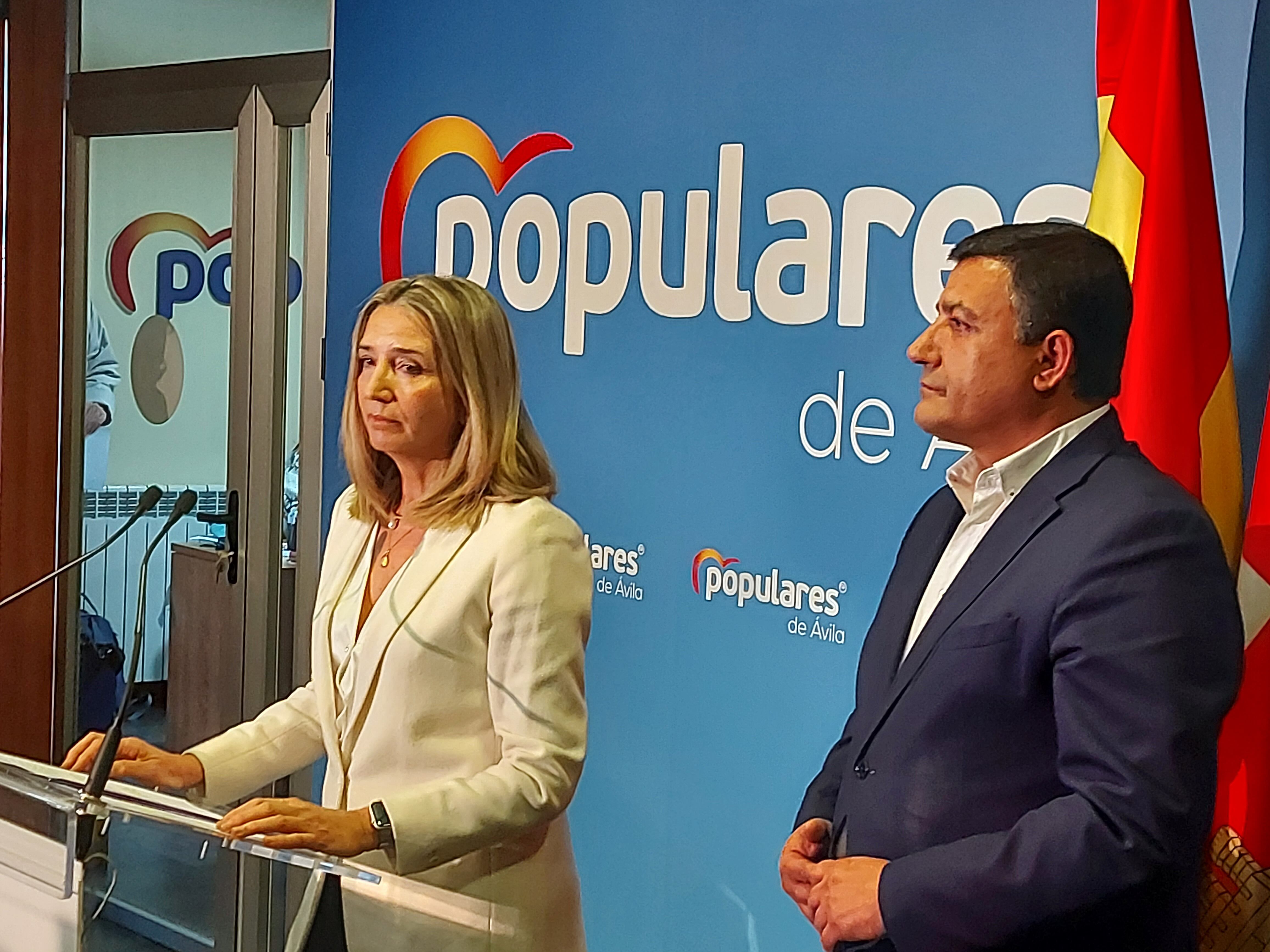 Alicia García, candidata del PP a la alcaldía de Ávila y Carlos García, presidente provincial del partido