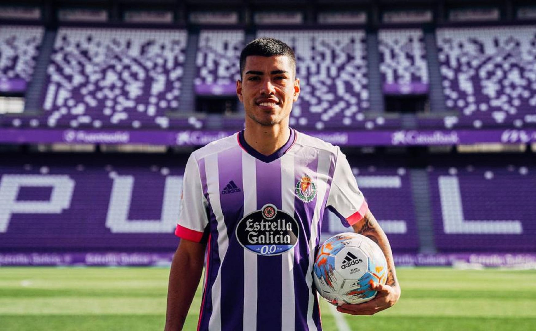 Lucas Olaza posa en el estadio del Real Valladolid