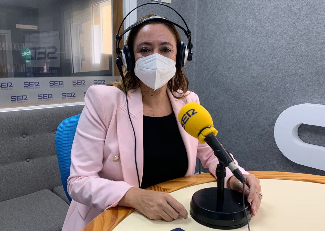 María Dolores Corujo, presidenta del Cabildo de Lanzarote en los estudios de SER Lanzarote.