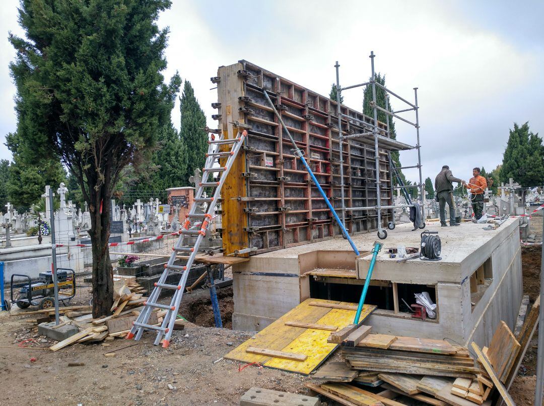 Estado del panteón que se levanta en el cementerio del Carmen 