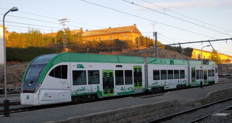 Imágenes de las pruebas de homologación del tren tranvía de la bahía de Cádiz