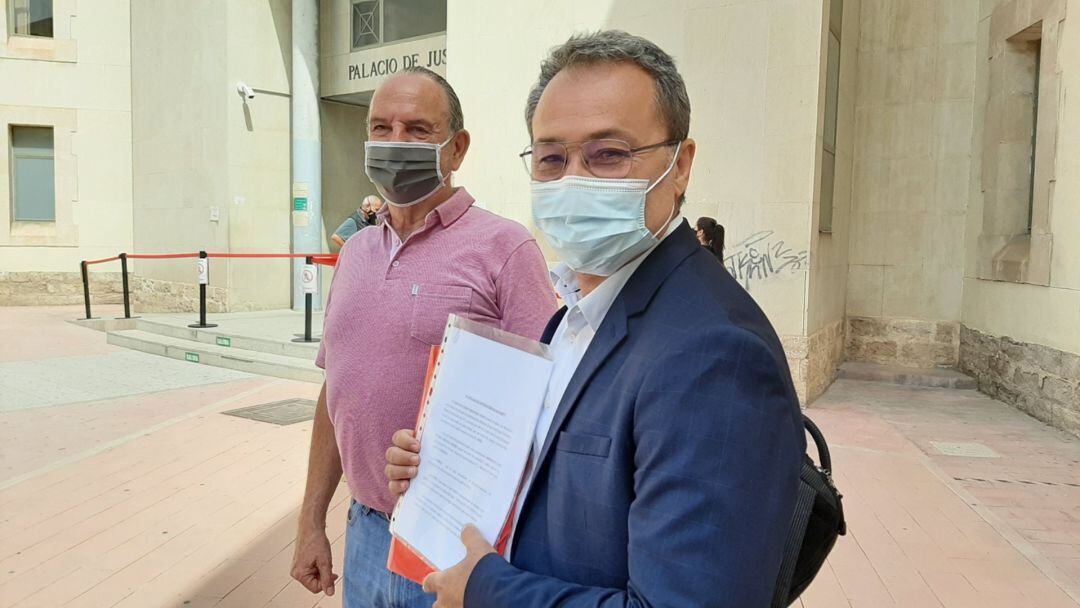 Paco Sanguino (PSOE) a la salida del Palacio de Justicia de Alicante