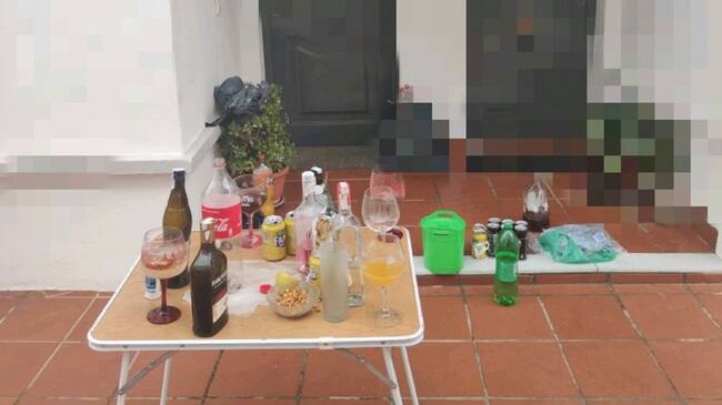 Imagen del botellón en el domicilio.