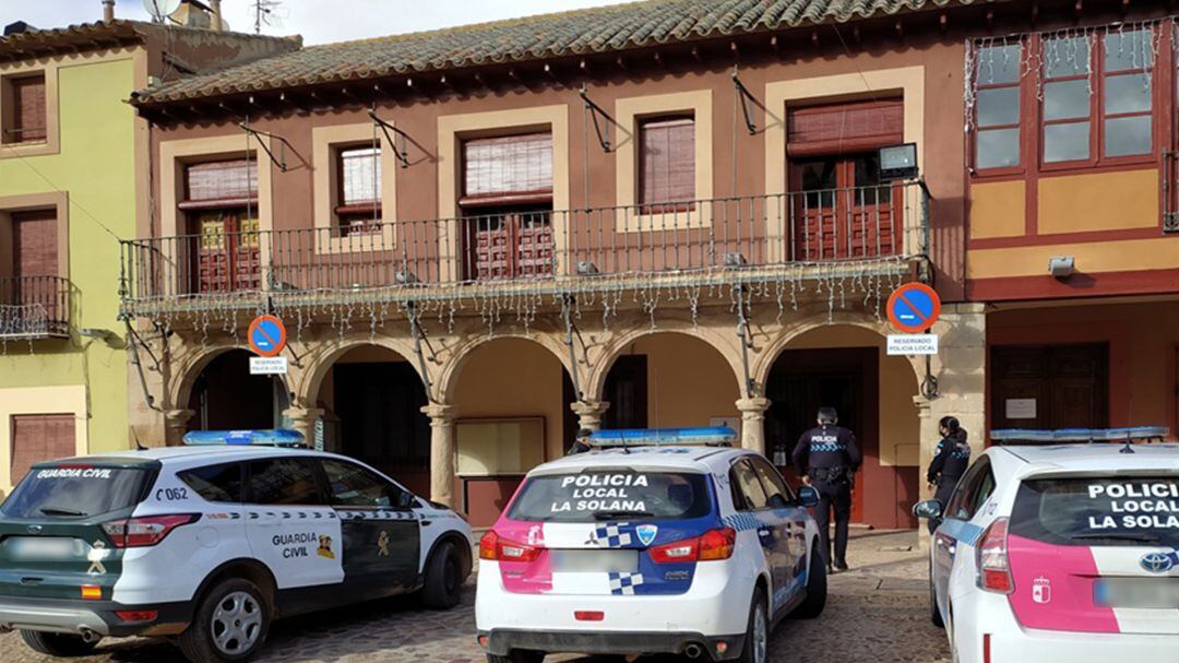 Imagen de archivo de coches de la Policía Local y de la Guardia Civil 