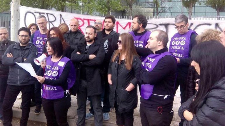 Los representantes de los trabajadores del ente público durante la huelga.