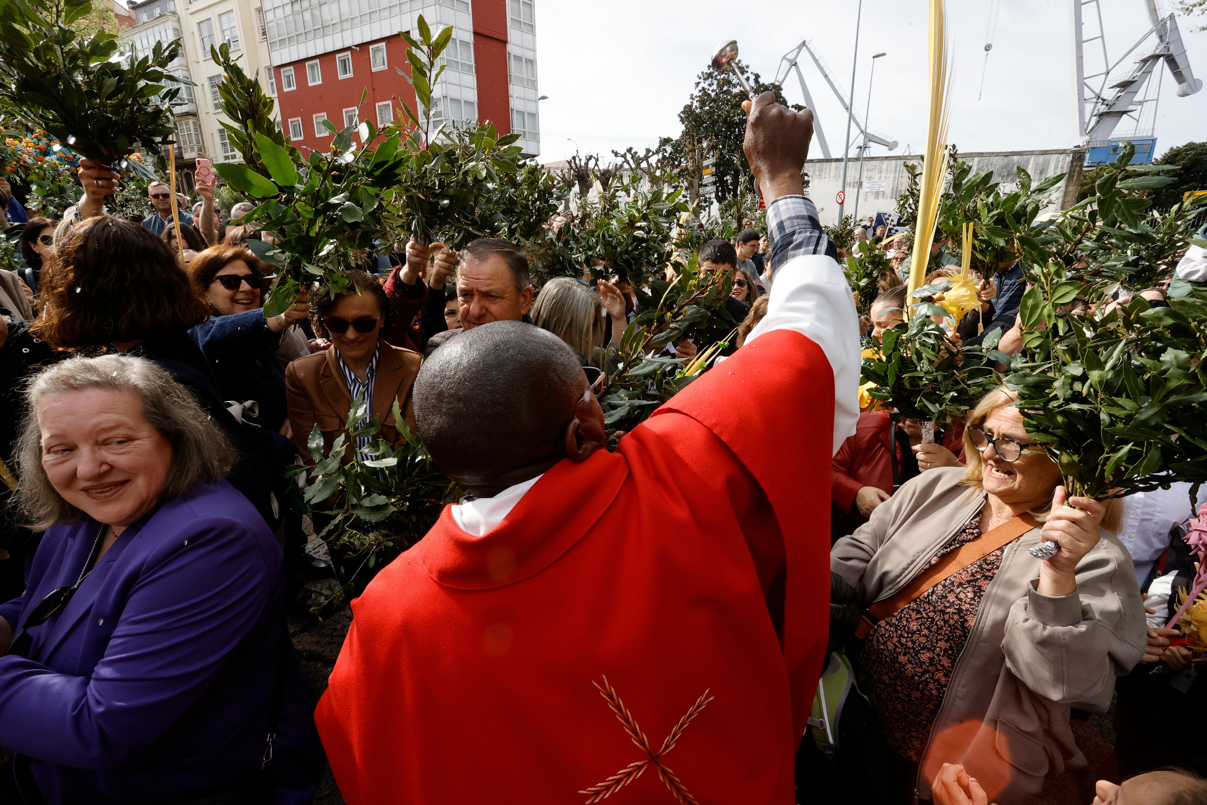 Bendición de ramos y palmas en la iglesia de las Angustias (foto: Kiko Delgado / EFE)