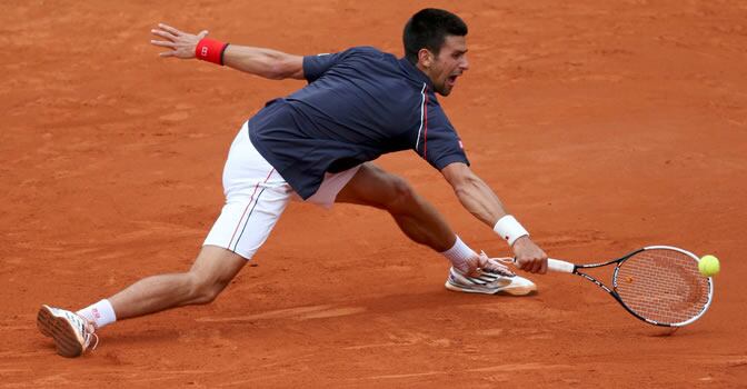 Djokovic devuelve una bola a Seppi