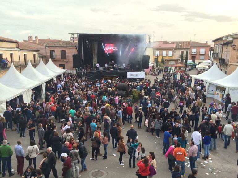 Ambiente en la Plaza de La Seca durante la Fiesta del Verdejo