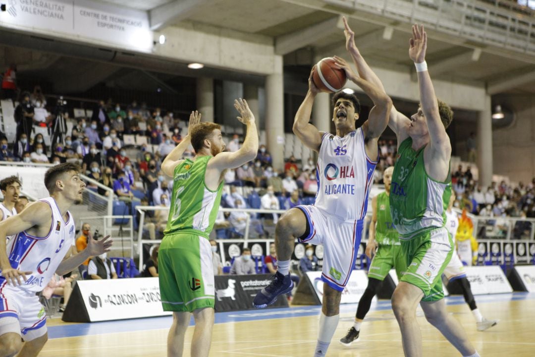 Jorge Bilbao, ante Tau Castelló, en el CT