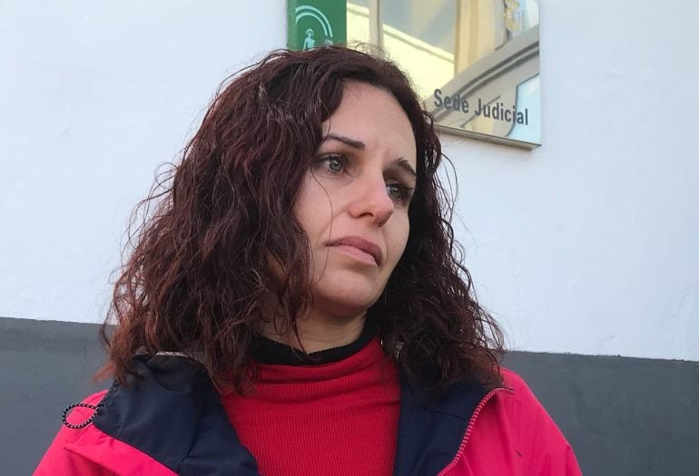 Sonia Barea, la madre de los dos niños cuyo secuestro parental denunció el 30 de diciembre, ha acudido a los juzgados de Alcalá de Guadaíra (Sevilla).