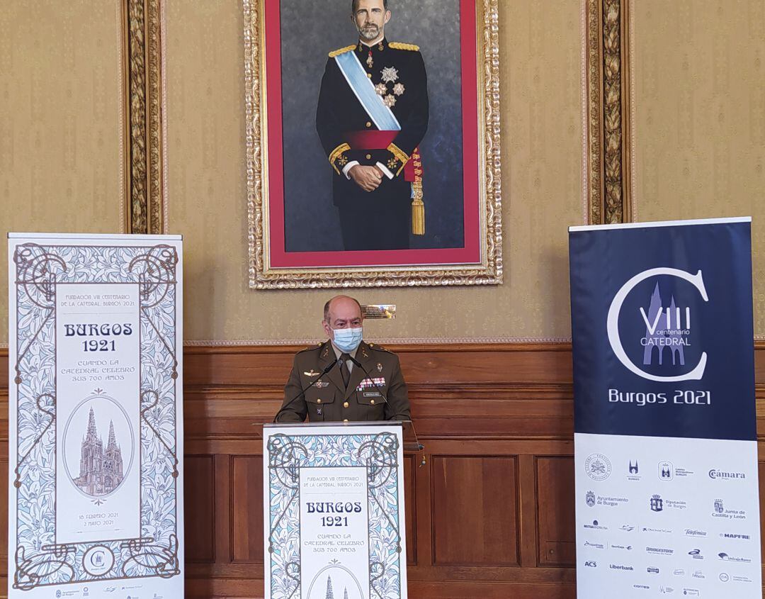 El general Juan Carlos González Díez en la presentación de la muestra sobre el ejército en el marco de la exposición Burgos 1921