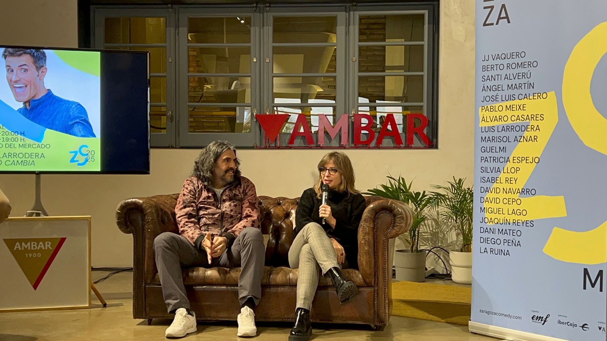 Los cómicos Marisol Aznar y JJ Vaquero en la presentación del Zaragoza Comedy