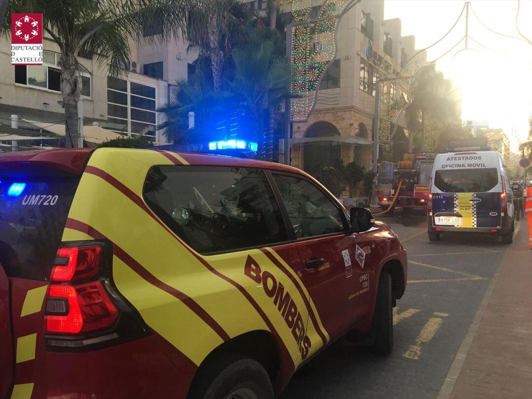 Imagen del incendio de este viernes en un balneario de Oropesa