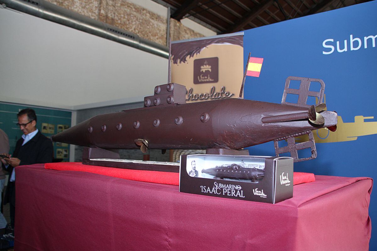 Replica de chocolate del submarino Peral