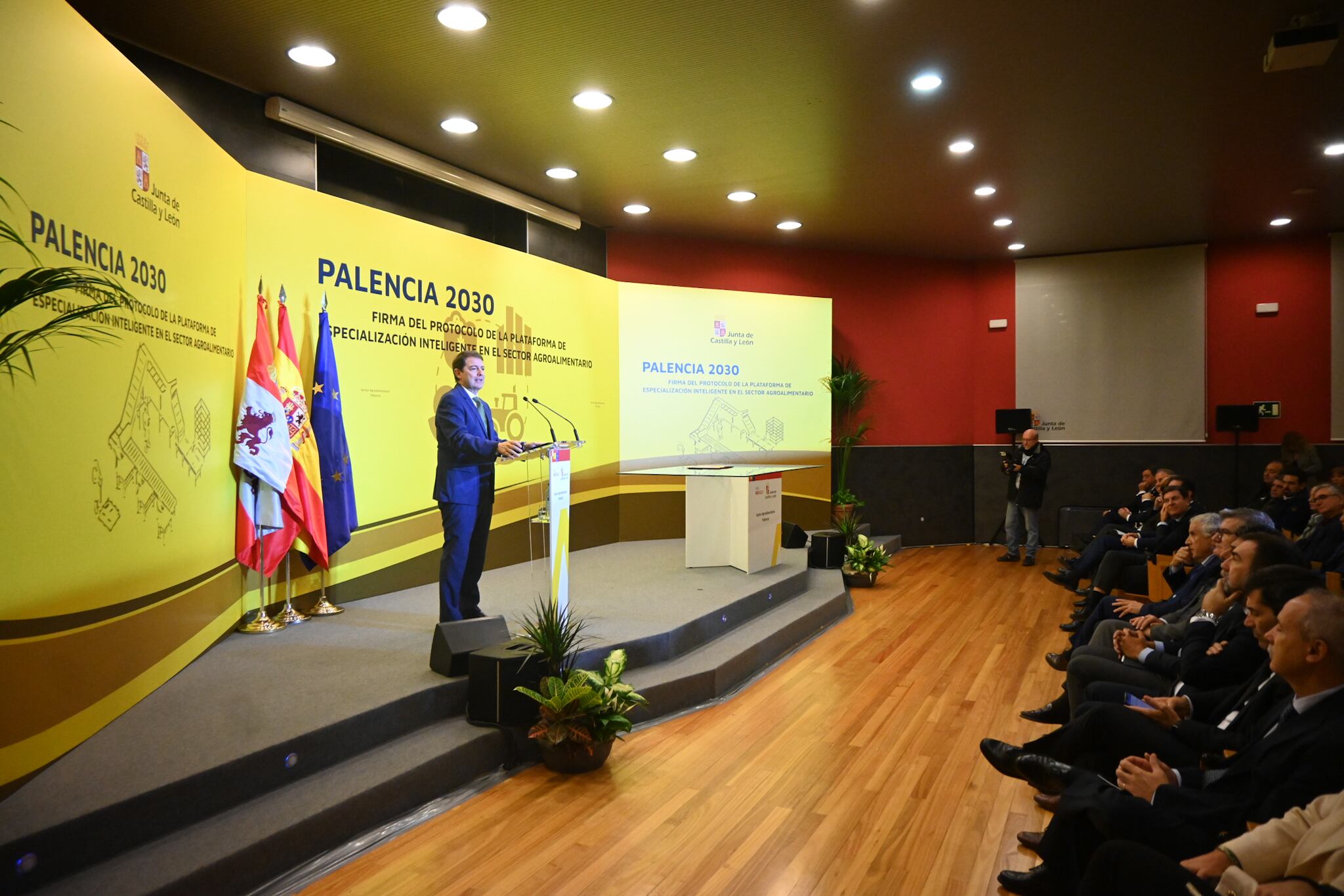 Alfonso Fernández Mañueco durante su intervención tras la firma del PERTE