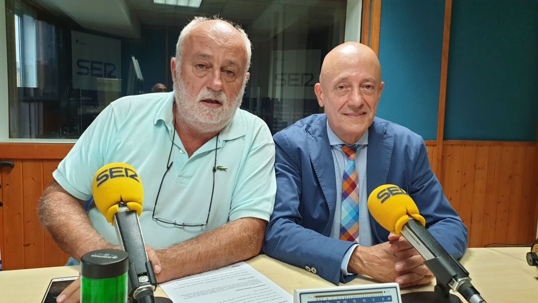 Javier Gómez Acebo y Javier Valladares durante la tertulia de La Ventana de Cantabria 