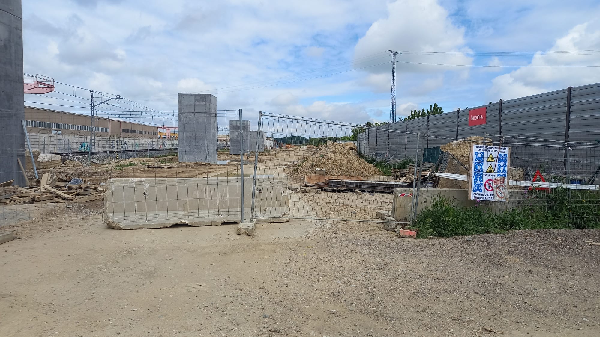 Ningún trabajador ha acudido este lunes a trabajar en las obras de Adif