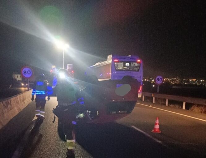 Vehículo volcado en Lanzarote.