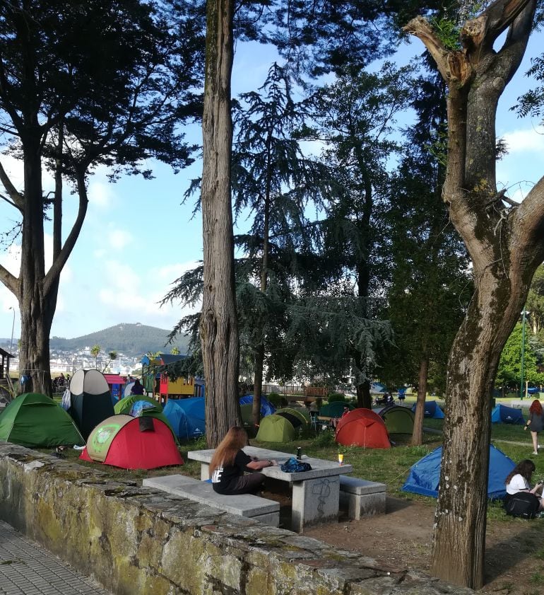 El ambiente festivalero se deja notar ya en el parque de la acampada gratuita donde ya llegaron los primeros asistentes al &quot;Resu&quot;.