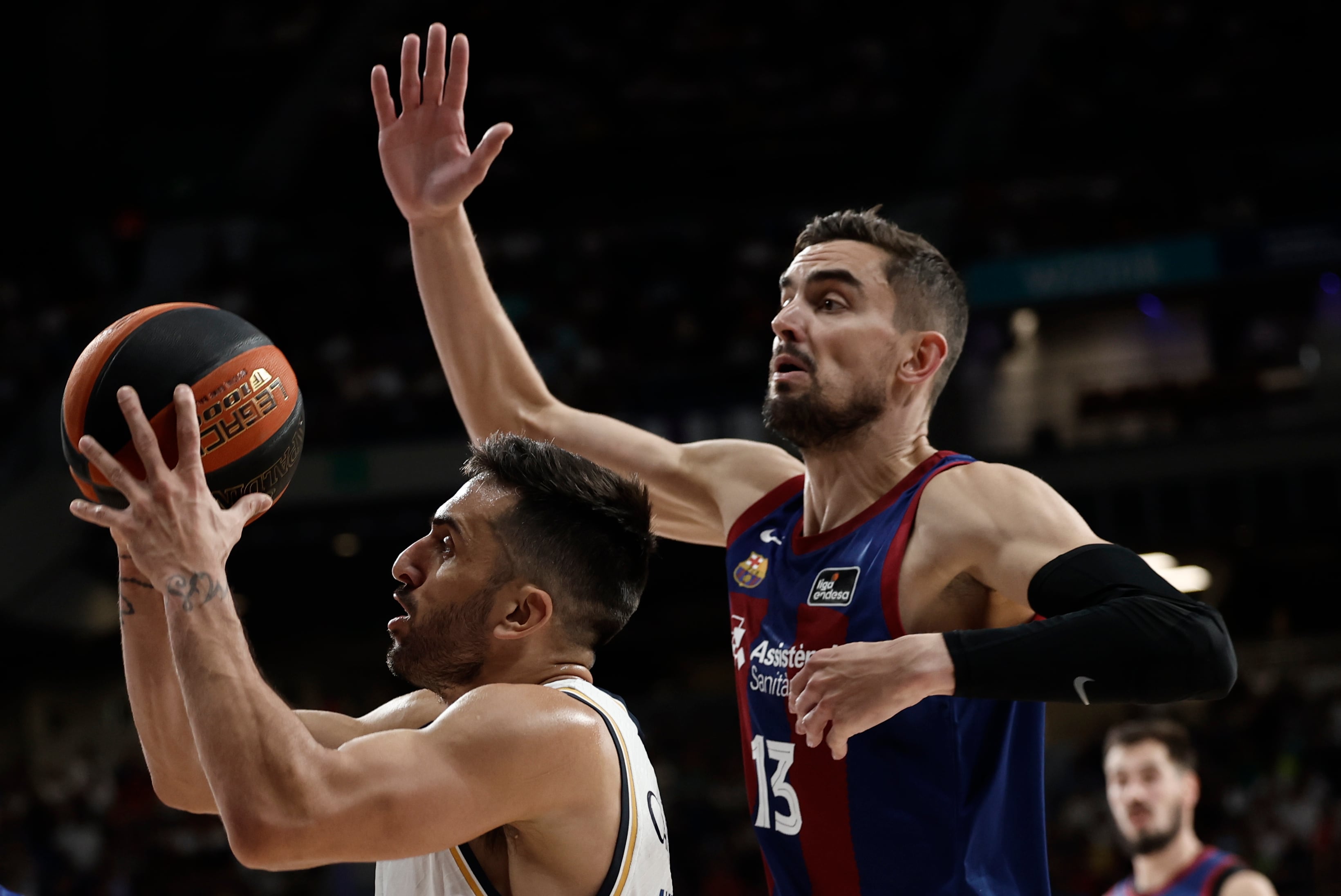 Campazzo y Satoransky durante el primer Clásico liguero de la temporada,