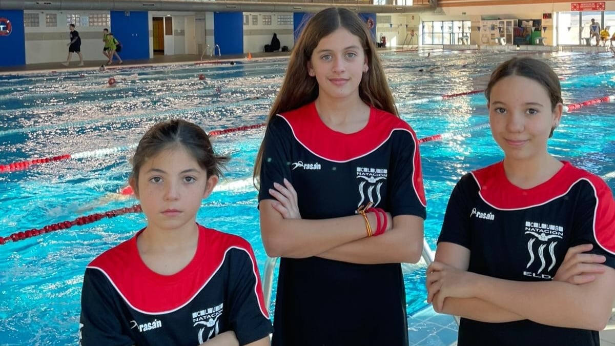 Jóvenes nadadadoras del C. N. Elda