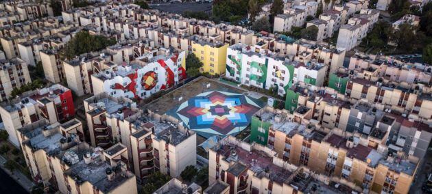 Los murales pintados por el colectivo artístico español &#039;Boa Mistura&#039; en una plaza de Guadalajara